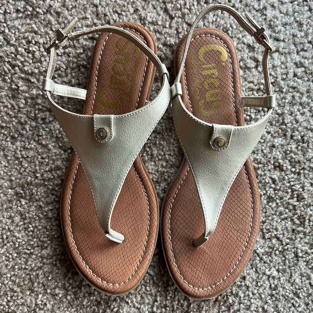 Circus by Sam Edelman flip flop sandal tan/nude 9